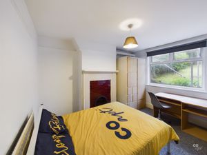 bedroom - click for photo gallery